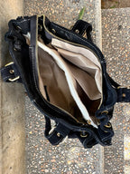     Intérieur du sac Giulia avec compartiment central zippé