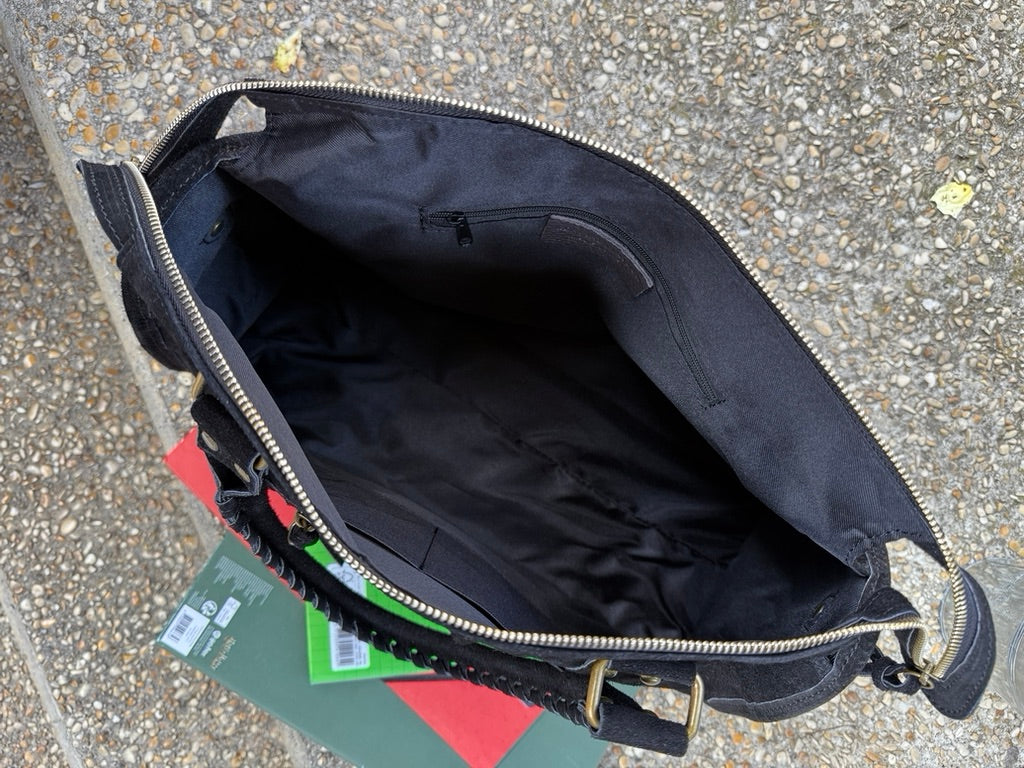     Intérieur du sac Aurora avec poche zippée
