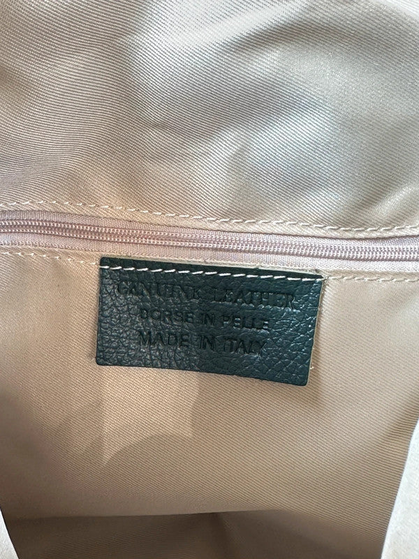     Détail de l’étiquette intérieure en cuir