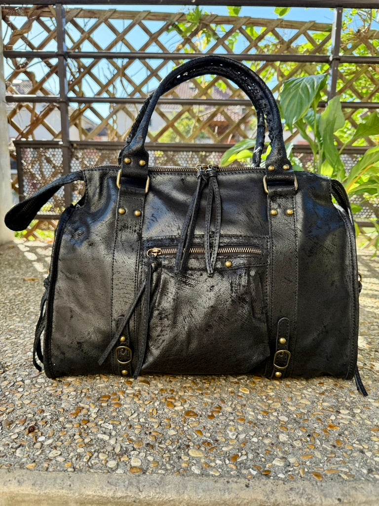     Sac Aurora grande capacité porté à l’épaule en cuir mat noir