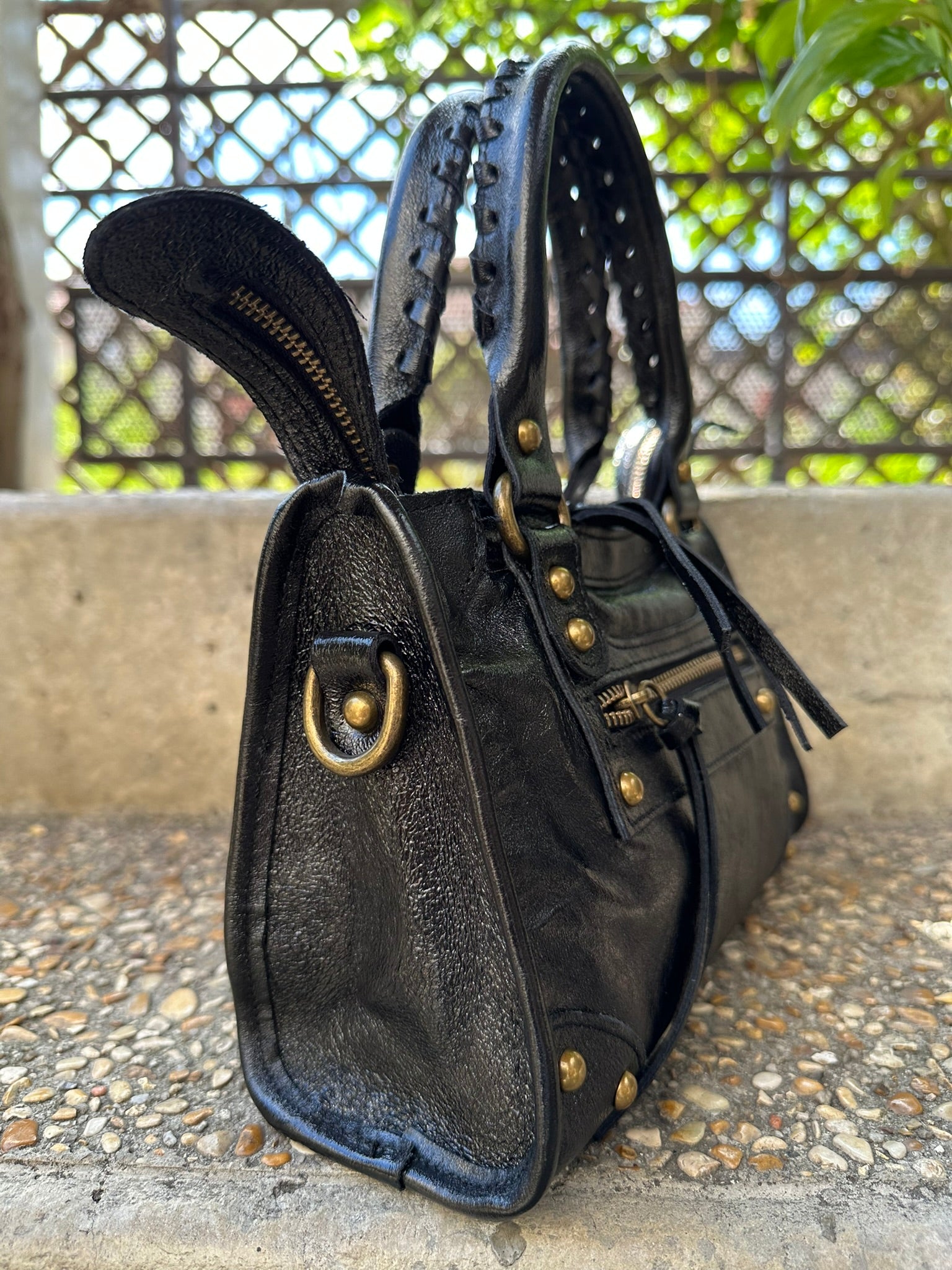     Vue de profil du sac Adele