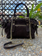     Vue de face du sac Giulia Mini en cuir suédé