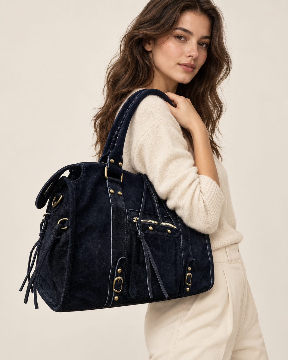 Sac a main en Cuir Suédé Aurora L sur model