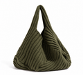 Sac hobo femme Serafina en maille tricotée kaki fabriqué en Italie
